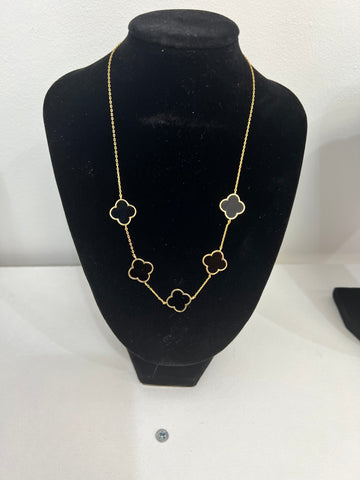 5 Clover charm necklace Glamherup Beautique Gold/black